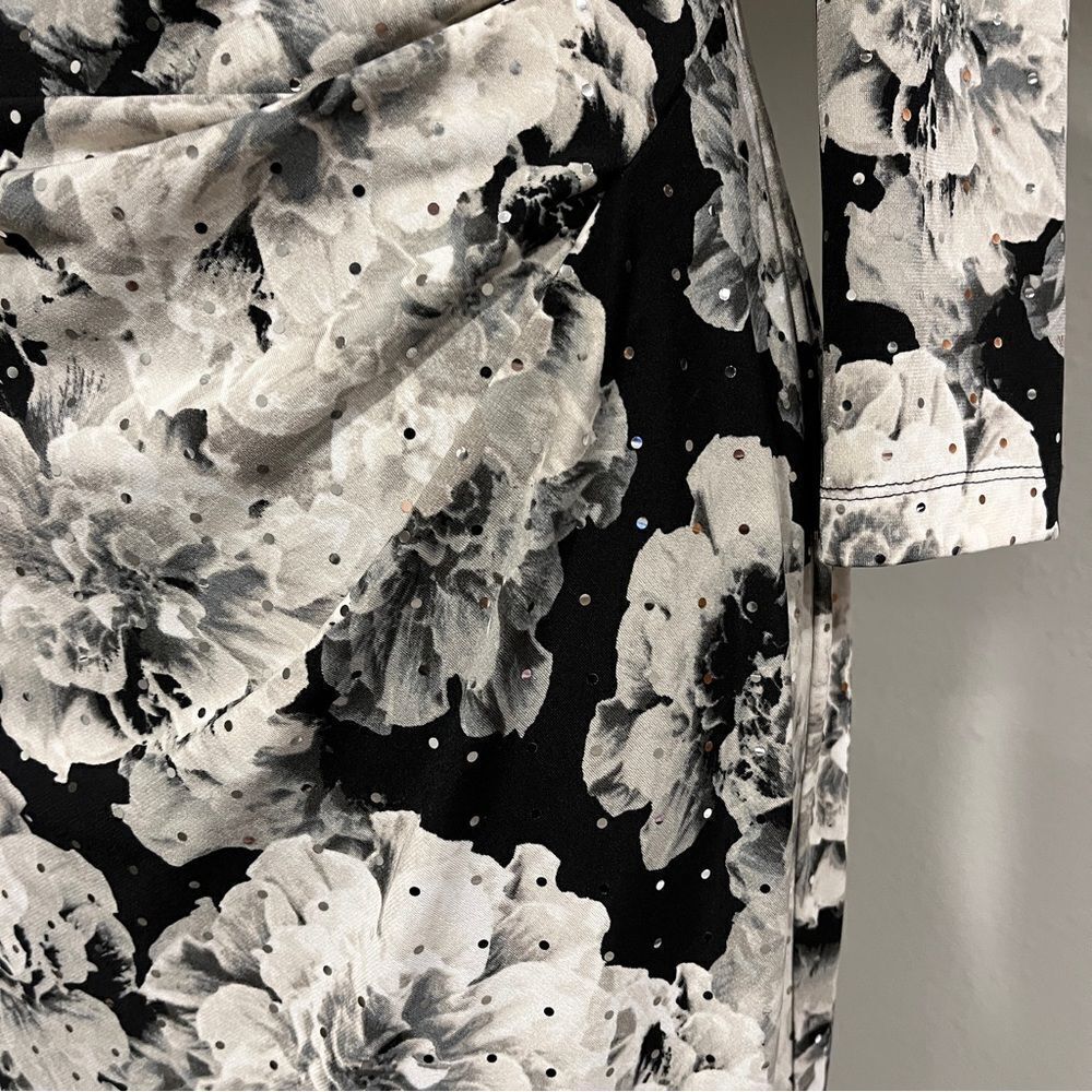 Long sleeve floral fitted knee length dress - Picture 5 of 14